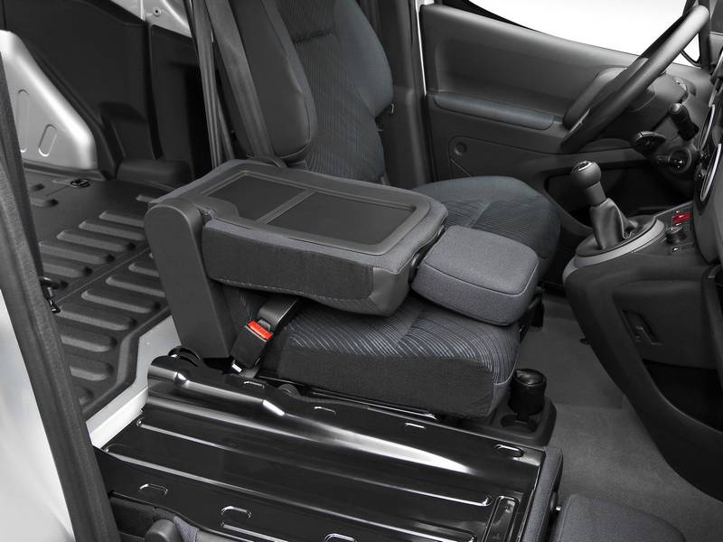 Сиденье partner. Переднее двойное сиденье peugeot partner. Коврики для пежо партнер ориджин. Двойное переднее сиденье на ситроен берлинго. Сиденье partner.